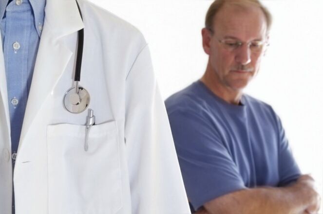 Arzt und Patient mit Prostatitis