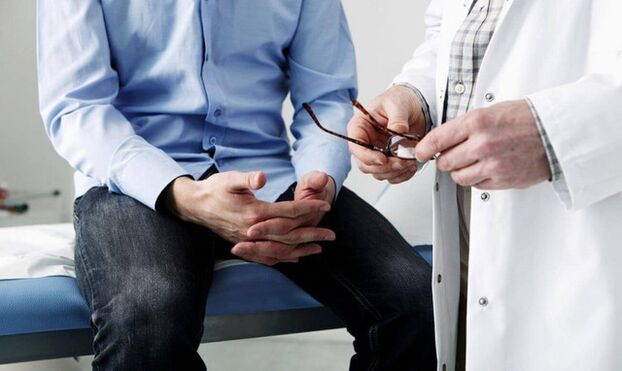 Ein Arzt mit Prostatitis -Symptomen