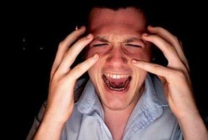 Stress und Überlastung im Leben eines Mannes provozieren die Entwicklung einer Prostatitis.